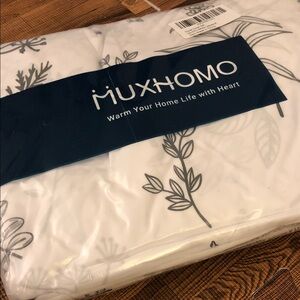 Amazon White and Gray Floral Duvet Cover Set